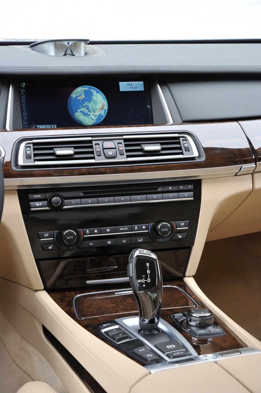  BMW 750iL 2013 года  (фото 32 из 96)